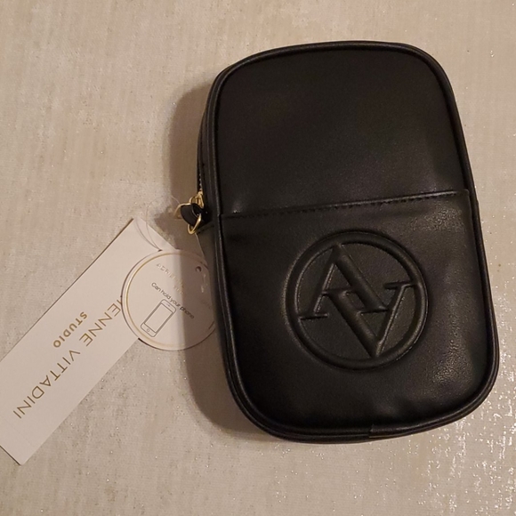 New Adrienne Vittadini phone wallet on a string, Crossbody - Picture 2 of 8